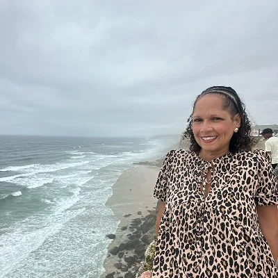 Marília R.