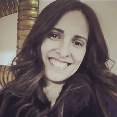 Cláudia R.